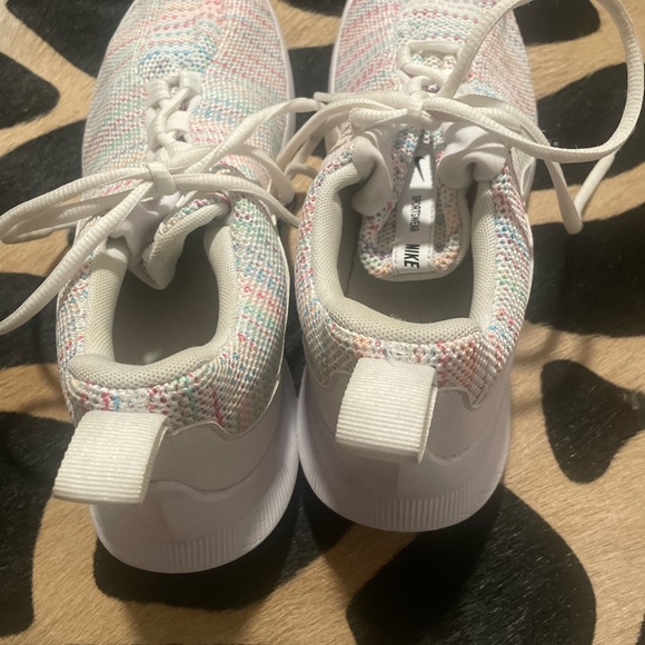 NIKE MULTICOLORED SIZE 7. just like new - Picture 2 of 4